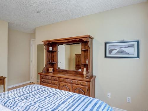 103-1663 Mckenzie Ave, Saanich, BC - Indoor Photo Showing Bedroom