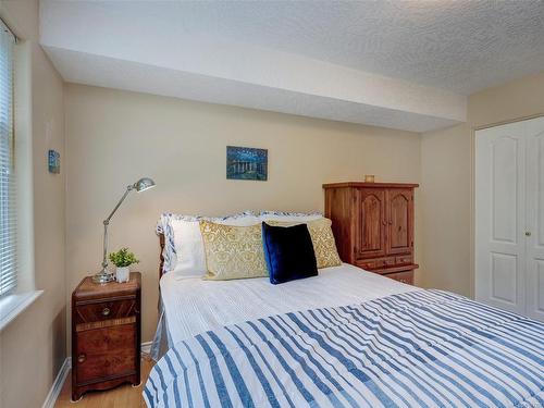 103-1663 Mckenzie Ave, Saanich, BC - Indoor Photo Showing Bedroom