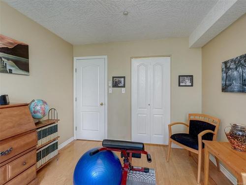 103-1663 Mckenzie Ave, Saanich, BC - Indoor