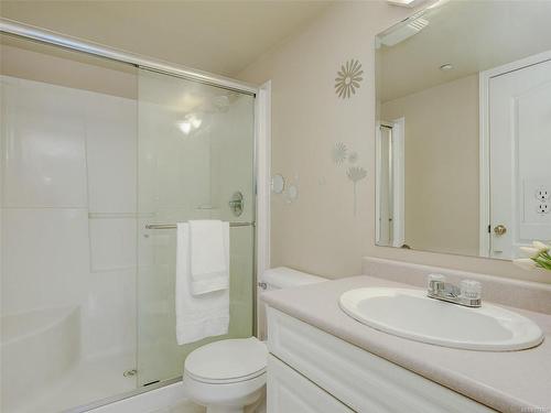 103-1663 Mckenzie Ave, Saanich, BC - Indoor Photo Showing Bathroom