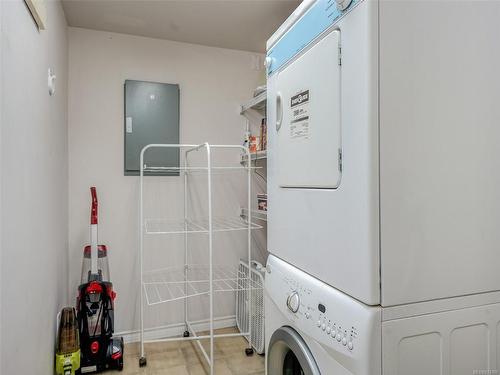 103-1663 Mckenzie Ave, Saanich, BC - Indoor Photo Showing Laundry Room