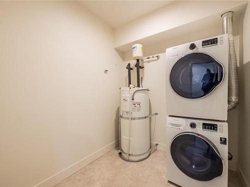 501-119 Haliburton St, Nanaimo, BC - Indoor Photo Showing Laundry Room