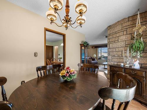 810 Ollek Street, Kamloops, BC - Indoor Photo Showing Dining Room