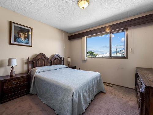 810 Ollek Street, Kamloops, BC - Indoor Photo Showing Bedroom