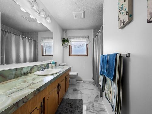 810 Ollek Street, Kamloops, BC - Indoor Photo Showing Bathroom