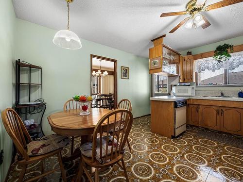 810 Ollek Street, Kamloops, BC - Indoor Photo Showing Dining Room