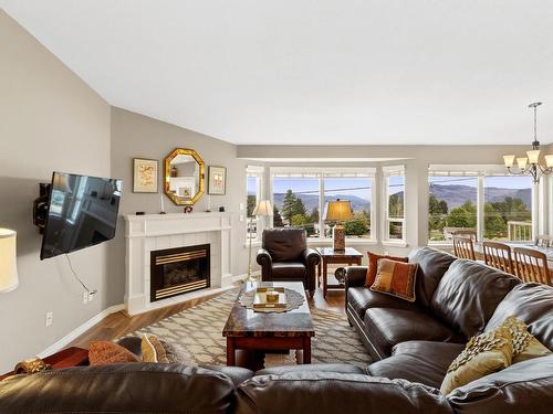 93-1950 Braeview Place, Kamloops, BC - Indoor Photo Showing Living Room With Fireplace