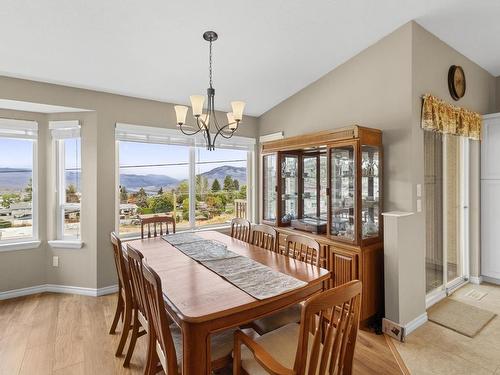 93-1950 Braeview Place, Kamloops, BC - Indoor Photo Showing Dining Room