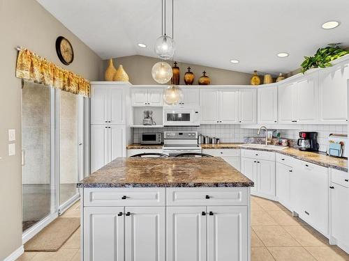 93-1950 Braeview Place, Kamloops, BC - Indoor Photo Showing Kitchen