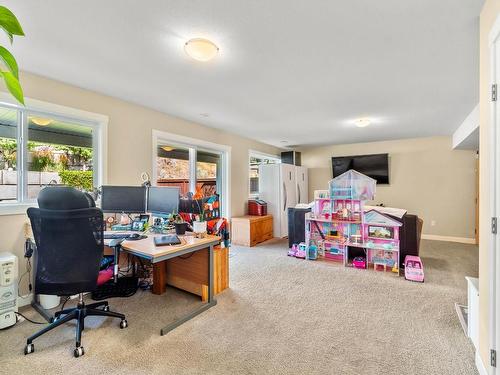 854 Woodrush Drive, Kamloops, BC - Indoor Photo Showing Other Room