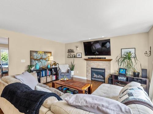 854 Woodrush Drive, Kamloops, BC - Indoor Photo Showing Living Room With Fireplace