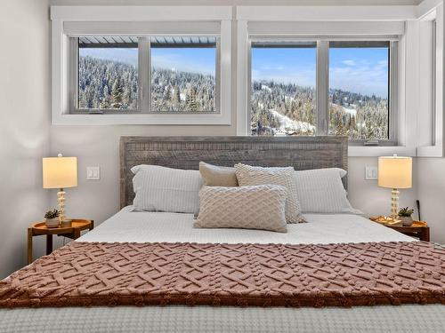 2424 Fairways Drive, Sun Peaks, BC - Indoor Photo Showing Bedroom