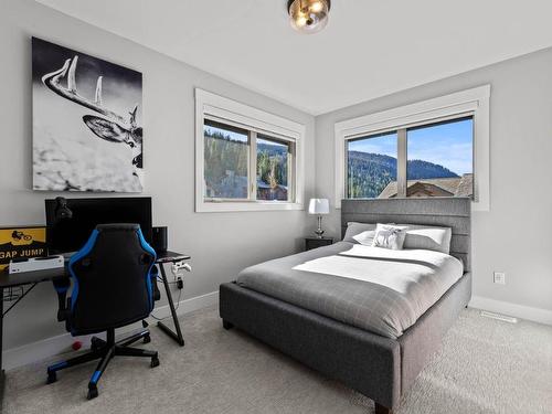 2424 Fairways Drive, Sun Peaks, BC - Indoor Photo Showing Bedroom