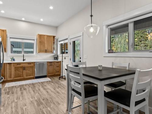 2424 Fairways Drive, Sun Peaks, BC - Indoor Photo Showing Dining Room