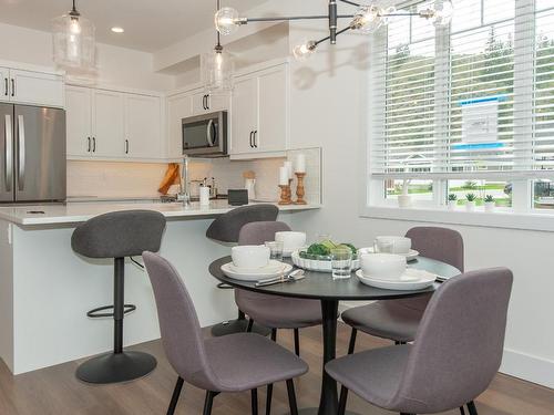 132-200 Grand Boulevard, Kamloops, BC - Indoor Photo Showing Dining Room