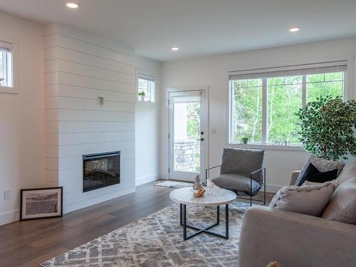 132-200 Grand Boulevard, Kamloops, BC - Indoor Photo Showing Living Room With Fireplace