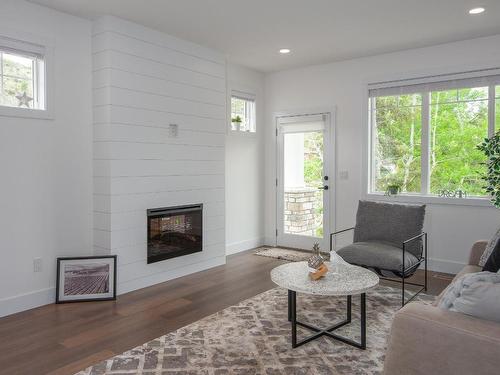 132-200 Grand Boulevard, Kamloops, BC - Indoor Photo Showing Living Room With Fireplace