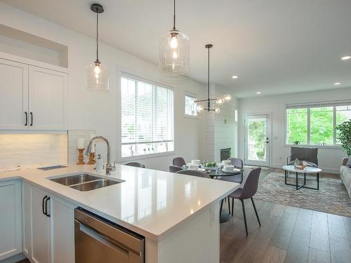 132-200 Grand Boulevard, Kamloops, BC - Indoor Photo Showing Kitchen With Double Sink With Upgraded Kitchen