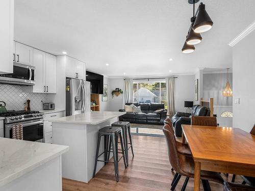 4116 Davie Road, Kamloops, BC - Indoor Photo Showing Kitchen With Upgraded Kitchen