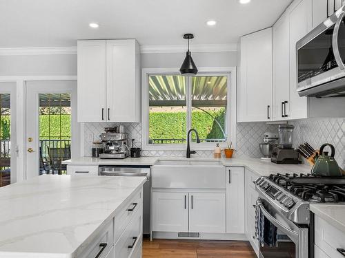 4116 Davie Road, Kamloops, BC - Indoor Photo Showing Kitchen With Upgraded Kitchen