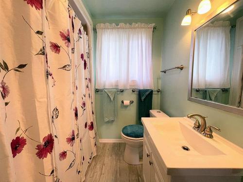 34 Stevens Avenue, Marathon, ON - Indoor Photo Showing Bathroom