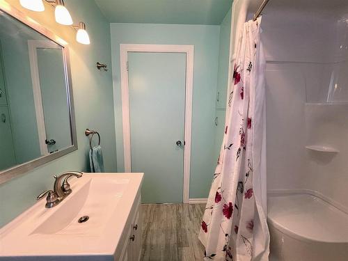 34 Stevens Avenue, Marathon, ON - Indoor Photo Showing Bathroom