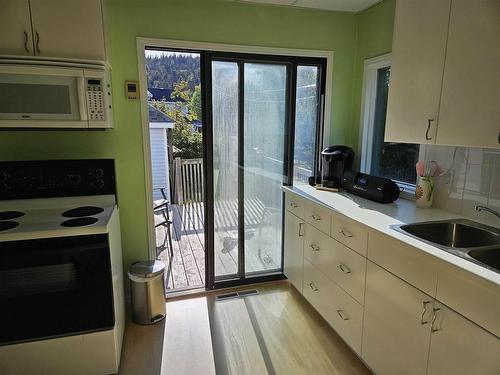 34 Stevens Avenue, Marathon, ON - Indoor Photo Showing Kitchen