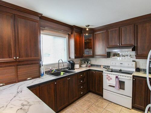 Cuisine - 105 Rue Garrett, New Richmond, QC - Indoor Photo Showing Kitchen With Double Sink