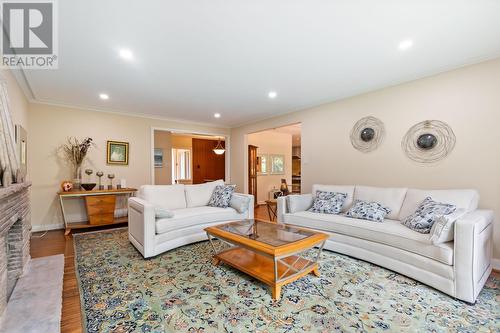 195 Burbank Drive, Toronto (Bayview Village), ON - Indoor Photo Showing Living Room