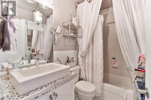 48 Collier Crescent, Essa, ON - Indoor Photo Showing Bathroom