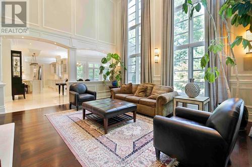 11 Doon Road, Toronto, ON - Indoor Photo Showing Living Room