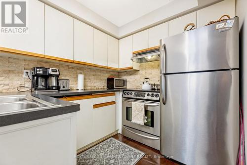 53A Wylie Circle, Halton Hills (Georgetown), ON - Indoor Photo Showing Kitchen With Double Sink