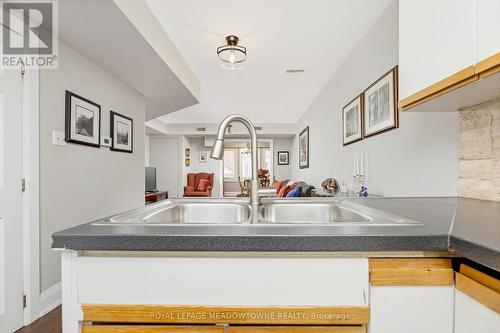 53A Wylie Circle, Halton Hills (Georgetown), ON - Indoor Photo Showing Kitchen With Double Sink