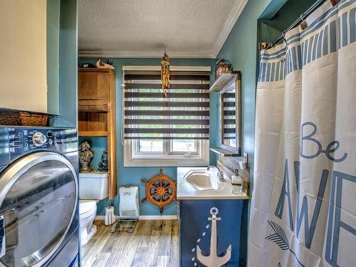 Bathroom - 411 8E Rue, Chertsey, QC - Indoor Photo Showing Laundry Room