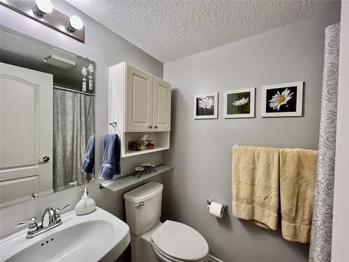 212-3929 22 Avenue, Vernon, BC - Indoor Photo Showing Bathroom