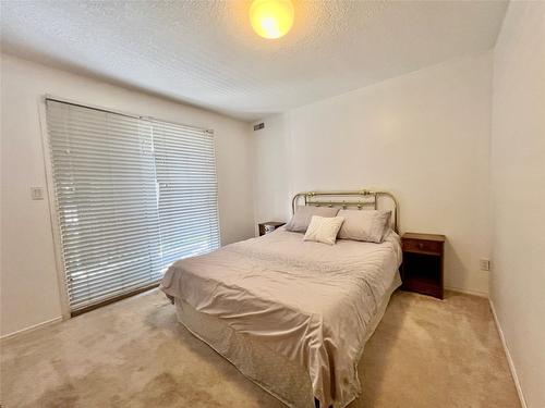 212-3929 22 Avenue, Vernon, BC - Indoor Photo Showing Bedroom