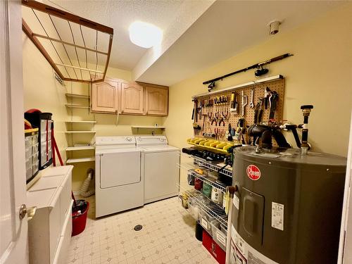 212-3929 22 Avenue, Vernon, BC - Indoor Photo Showing Laundry Room