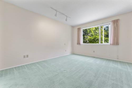 372-1260 Raymer Avenue, Kelowna, BC - Indoor Photo Showing Other Room