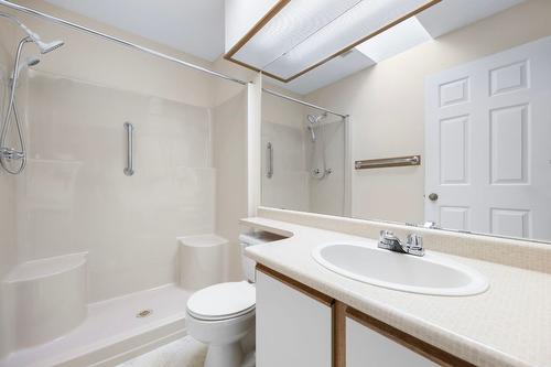 372-1260 Raymer Avenue, Kelowna, BC - Indoor Photo Showing Bathroom