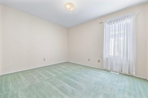 372-1260 Raymer Avenue, Kelowna, BC - Indoor Photo Showing Other Room