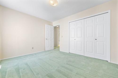 372-1260 Raymer Avenue, Kelowna, BC - Indoor Photo Showing Other Room