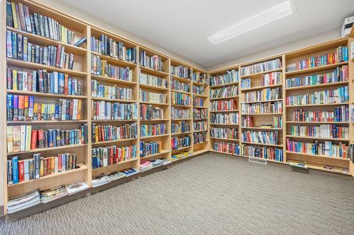 372-1260 Raymer Avenue, Kelowna, BC - Indoor Photo Showing Office