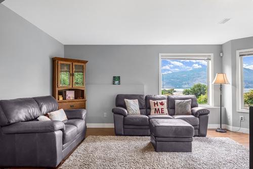 2-2100 Boucherie Road, West Kelowna, BC - Indoor Photo Showing Living Room