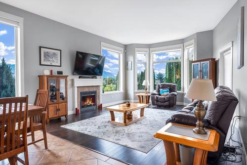 2-2100 Boucherie Road, West Kelowna, BC - Indoor Photo Showing Living Room With Fireplace