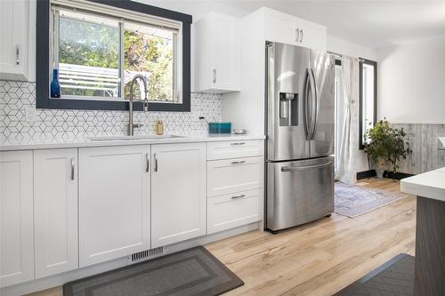 3764 Glenway Road, West Kelowna, BC - Indoor Photo Showing Kitchen