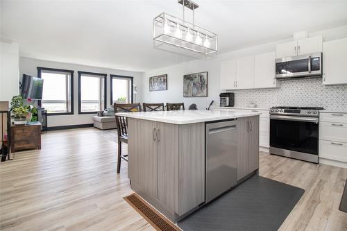 3764 Glenway Road, West Kelowna, BC - Indoor Photo Showing Kitchen With Upgraded Kitchen