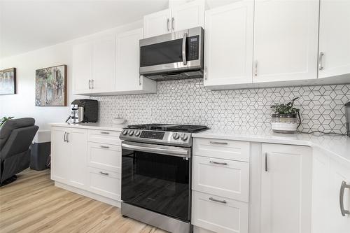 3764 Glenway Road, West Kelowna, BC - Indoor Photo Showing Kitchen