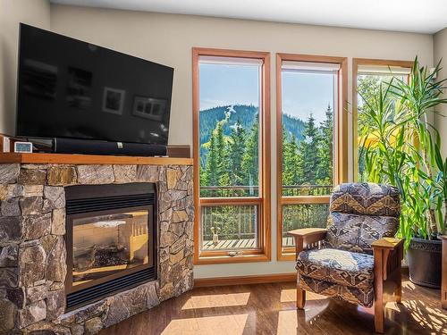 4101 Sundance Drive, Sun Peaks, BC - Indoor Photo Showing Living Room With Fireplace