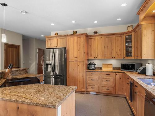 4101 Sundance Drive, Sun Peaks, BC - Indoor Photo Showing Kitchen With Double Sink