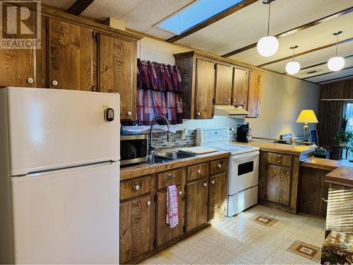 17 770 N 11Th Avenue, Williams Lake, BC - Indoor Photo Showing Kitchen With Double Sink